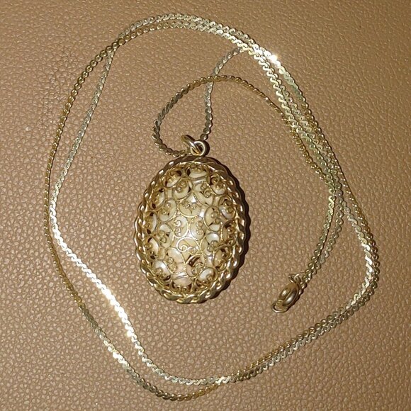 Oval Pendant Necklace Vintage Gold Tone Filigree Faux Pearl Embellished Elegant - Picture 3 of 9